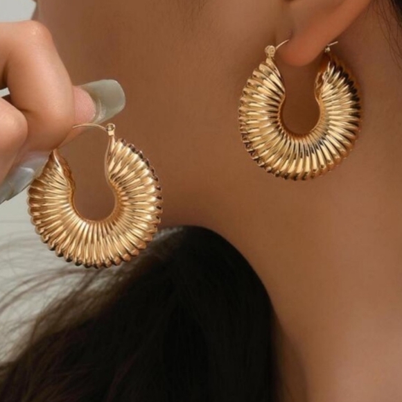 cult gaia Jewelry - CG 14k Chunky Ribbed Hoop Earrings